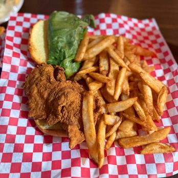 145 Roadhouse - Sports Bars Near Me - Campton, Kentucky