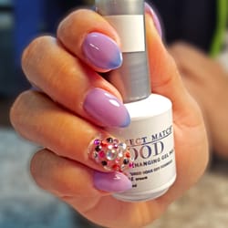 Mood changing gel polish over almond nails