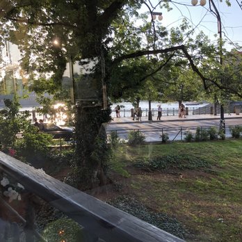 Bellevue - View from balcony tables - French Near Me - Prague, Puerto Rico