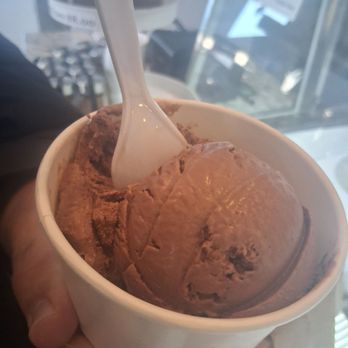 Reno Food Tours - Chocolate Peanut Butter Cup ice cream at Sierra Nevada Bakery and Creamery - Food Tours Near Me - Reno, Nevada