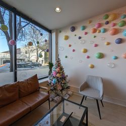 BiddoBanh - Holiday decorated space.