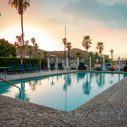 California Behavioral Health - Sunset by the pool at iRecover!
