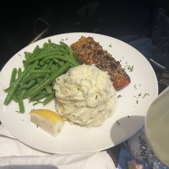 Sean's Bar & Kitchen - Reilly's Walnut Crusted Salmon Plate - Irish Pub Near Me - New York, New York
