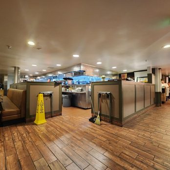 Denny's - 6 people in the kitchen a lobby full with no one to greet horrible hospitality here please go to another Dennys - Diners Near Me - Culver City, California