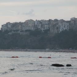 Sperlonga - Le vieux village de Sperlonga vu du cap  Punto Vento