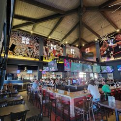 Bokamper's Sports Bar & Grill