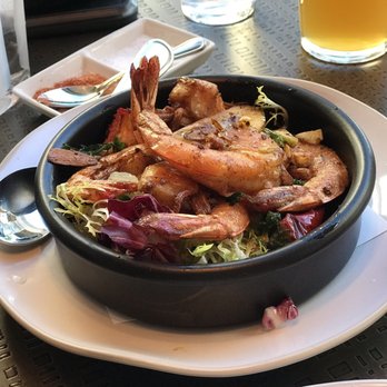Willi's Wine Bar - Skillet roasted shrimp with Fresno chilies - Wine Bars Near Me - Santa Rosa, California