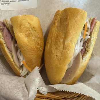 Banh Mi Licious - Bánh Mì Đặc biệt (Combo) pork ham, pork skin ham, jambon, char-siu, & chicken floss - Vietnamese Near Me - Clovis, California