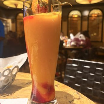 Grand Lux Cafe - Mango smoothie - 9.5/10 - New American Near Me - Houston, Texas Grand Lux Cafe - Mango smoothie - 9.5/10 - New American Near Me - Houston, Texas