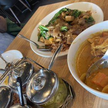 Le Dee Thai Cuisine - Pad se ew - Thai Near Me - Chino Hills, California