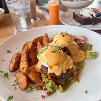 Day Maker Half Day Cafe - Chorizo Benedict - Breakfast & Brunch Near Me - Austin, Texas