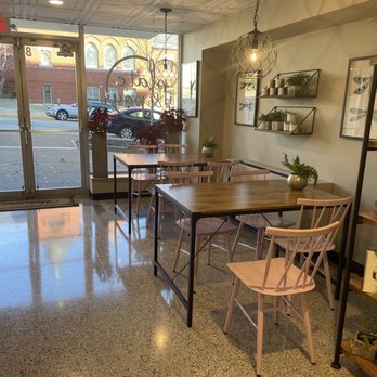 Plate & Pour - Seating area - Bakeries Near Me - Jefferson City, Missouri
