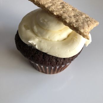 Common Ground Coffee & Cupcakes - S'mores cupcake - Coffee & Tea Near Me - Renton, Washington