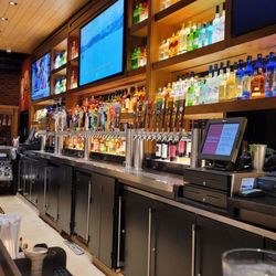 BJ's Restaurant & Brewhouse - Bar