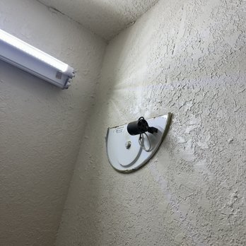 Quality Inn - The bathroom light fixture - Hotels Near Me - Oakwood, Georgia