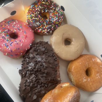 Rolling Pin Donuts - Half a dozen donuts - Donuts Near Me - Camarillo, California Rolling Pin Donuts - Half a dozen donuts - Donuts Near Me - Camarillo, California