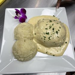 Mamajuana Restaurant - Chicken cordon blue with mashed potatoes