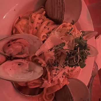 The Galley - Linguini with Clams - Seafood Near Me - Santa Monica, California The Galley - Linguini with Clams - Seafood Near Me - Santa Monica, California