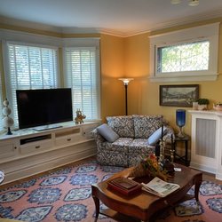 Breese Inn - Living room