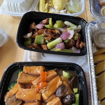 HL Peninsula Restaurant - Middle dish Sauteed Pork Intestine w/Scallion Bottom:  braised tofu with broccoli and mushrooms - Dim Sum Near Me - Milpitas, California