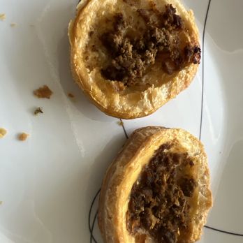 Reysol Gourmet Bakery - Stale Pastelitos - Cupcakes Near Me - Hialeah, Florida