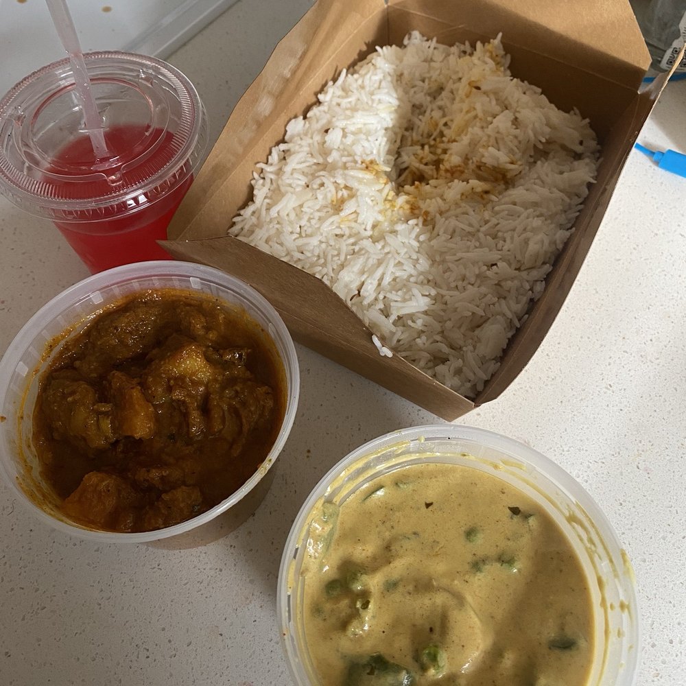Cedars in University District - Vegetable Coconut Curry, and Vindaloo Chicken - Indian Near Me - Seattle, Washington