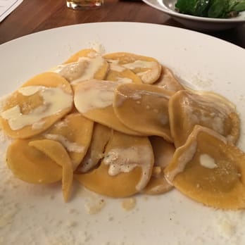 Peja - Ravioli mit Kürbisfüllung - Mediterranean Near Me - Lörrach, BW Peja - Ravioli mit Kürbisfüllung - Mediterranean Near Me - Lörrach, BW