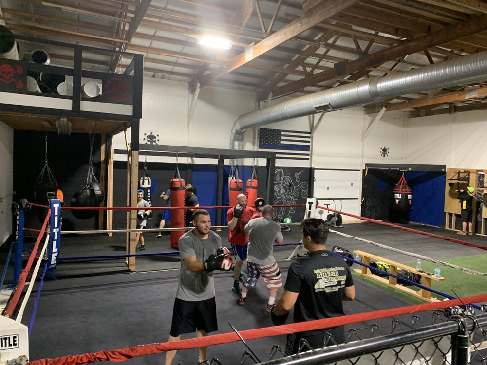 Lead Right Boxing & Fitness Logo