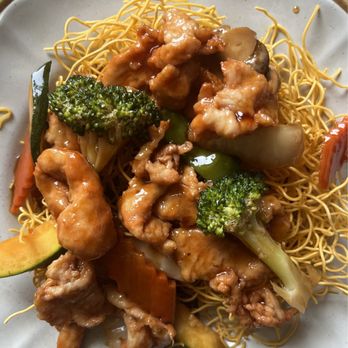 DINER'S HAVEN - Chicken Pan Fried Noodles - Chinese Near Me - Wallingford, Connecticut