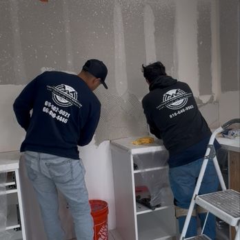 Castillejo Handyman - We are installing the backsplash - Handyman Near Me Castillejo Handyman - We are installing the backsplash - Handyman Near Me