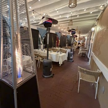 Elia - Outside patio seating - Wine Bars Near Me - San Carlos, California Elia - Outside patio seating - Wine Bars Near Me - San Carlos, California