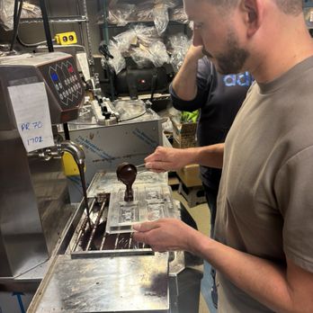 Tabal Chocolate - Chocolatiers & Shops Near Me - Wauwatosa, Wisconsin