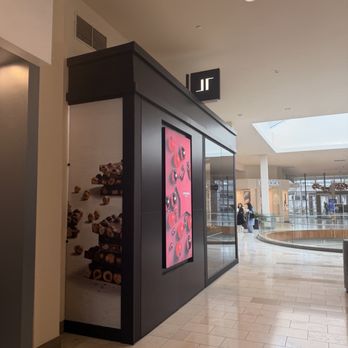 Läderach - Chocolatiers & Shops Near Me - Bellevue, Washington Läderach - Chocolatiers & Shops Near Me - Bellevue, Washington