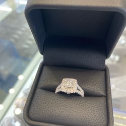 Executive Jewelers - Custom built engagement ring