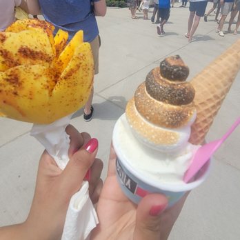 Williamsburg Smorgasburg - Saturday - Mango con chile and vanilla bean ice cream - Food Stands Near Me - Brooklyn, New York Williamsburg Smorgasburg - Saturday - Mango con chile and vanilla bean ice cream - Food Stands Near Me - Brooklyn, New York