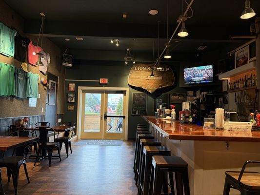 Catalyst Seafood Restaurant & Lounge by null