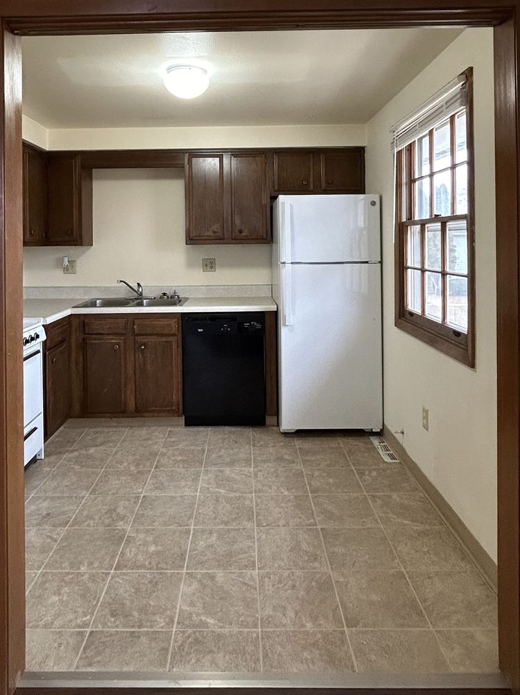 CAPTAIN COVES APARTMENTS Updated June 2024 811 Greenwood Ct, Oshkosh, Wisconsin Apartments