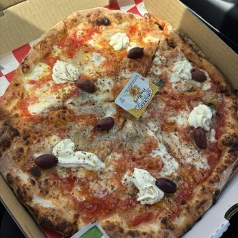 Zucchi Pizza - Quattro Formaggi - Pizza Near Me - Honolulu, Hawaii