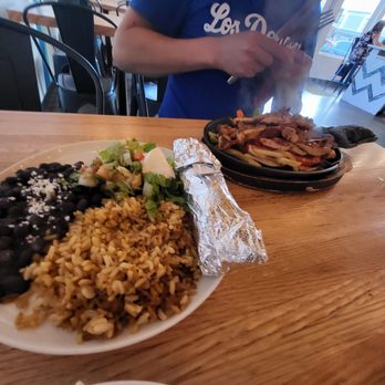 Coco Cantina - Chicken fajitas rice and beans - Mexican Near Me - Hilo, Hawaii