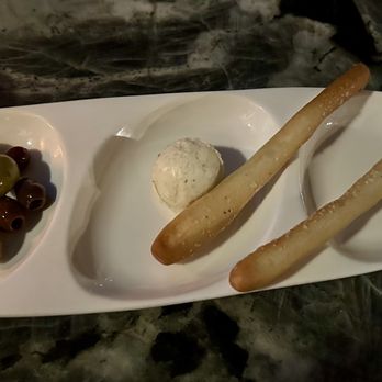 FERRO - Free starters: breadsticks, butter, olives - Pizza Near Me - Idyllwild, California