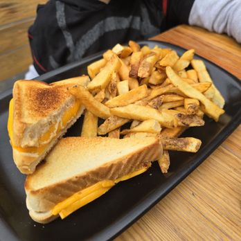 Kelsey's - American Near Me - Niagara Falls, Ontario