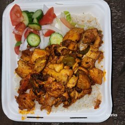 Henry's Convenient Market - Chili chicken over rice with fresh salad