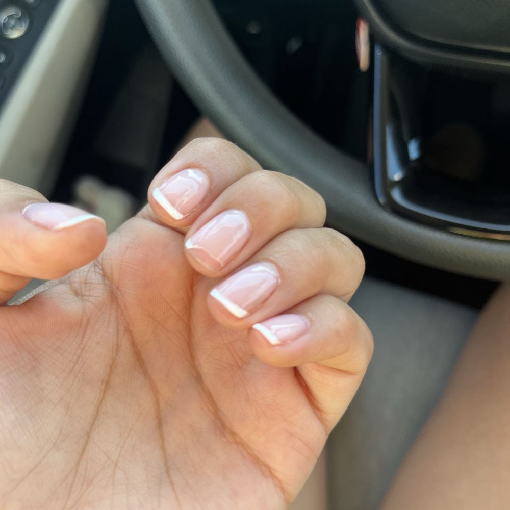 La Flora Nails - Chipped nail not even 24 hours later - Nail Salons Near Me - Studio City, California La Flora Nails - Chipped nail not even 24 hours later - Nail Salons Near Me - Studio City, California