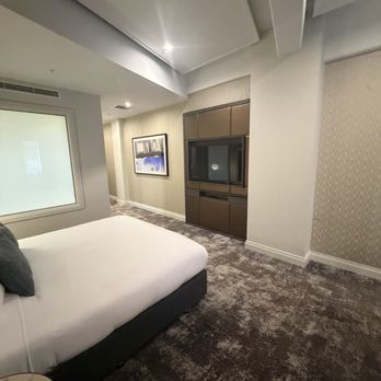 Doubletree by Hilton - King Suite Bedroom - Hotels Near Me - Wellington