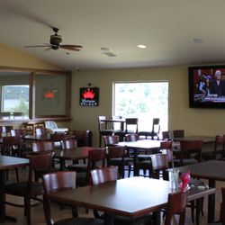 Dockside Bar And Grille - Dining room