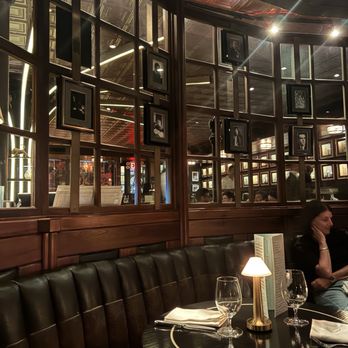 Harry's - Inside - Steakhouses Near Me - Manhattan, New York