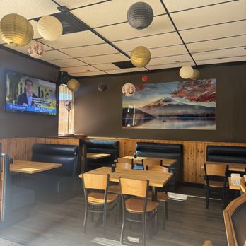 Shiso Sushi-ShermanOaks - Inside is so cute but more importantly clean - Sushi Bars Near Me - Sherman Oaks, California