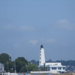 New London Harbor Light