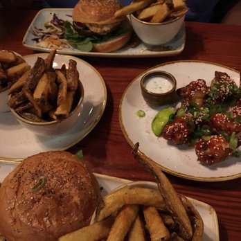 Waxy O'Connor's - Veggie burgers, fries, wings - Irish Pub Near Me - London, XGL