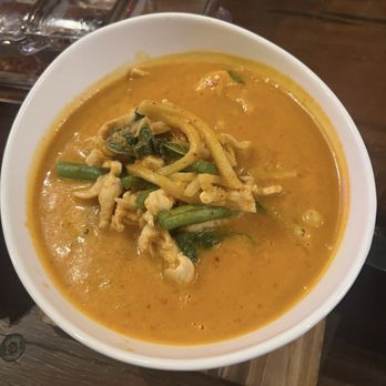 Yak Yai Thai Restaurant - Red curry with chicken - Thai Near Me - Richmond, Virginia Yak Yai Thai Restaurant - Red curry with chicken - Thai Near Me - Richmond, Virginia